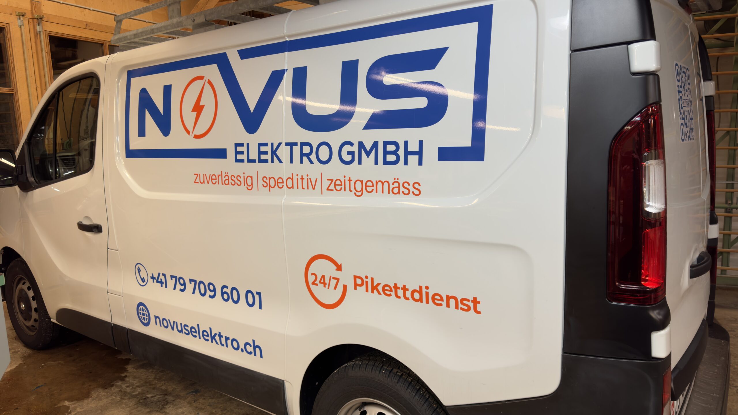 Featured image for “Neues Branding für die Straße: Novus Elektro GmbH auf dem Weg nach oben”